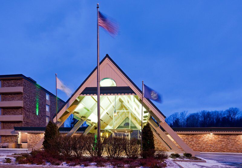 Holiday Inn Marquette By Ihg Экстерьер фото